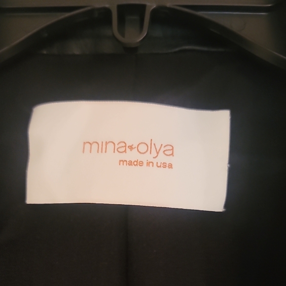 Sleek Black Leather Jacket for Women New Without Tags - Picture 2 of 4